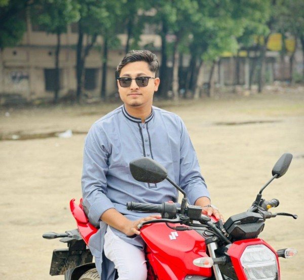 Nahid R Rahmqn, 25, Sharbaqty