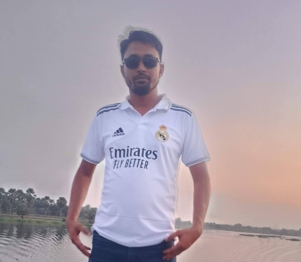 Ruhul, 39, Sapeau
