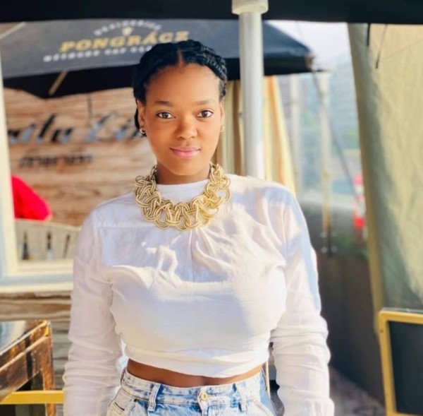 Meline, 23, Maliano