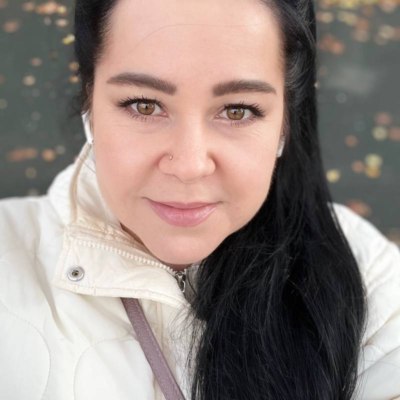 , 40, Instabule