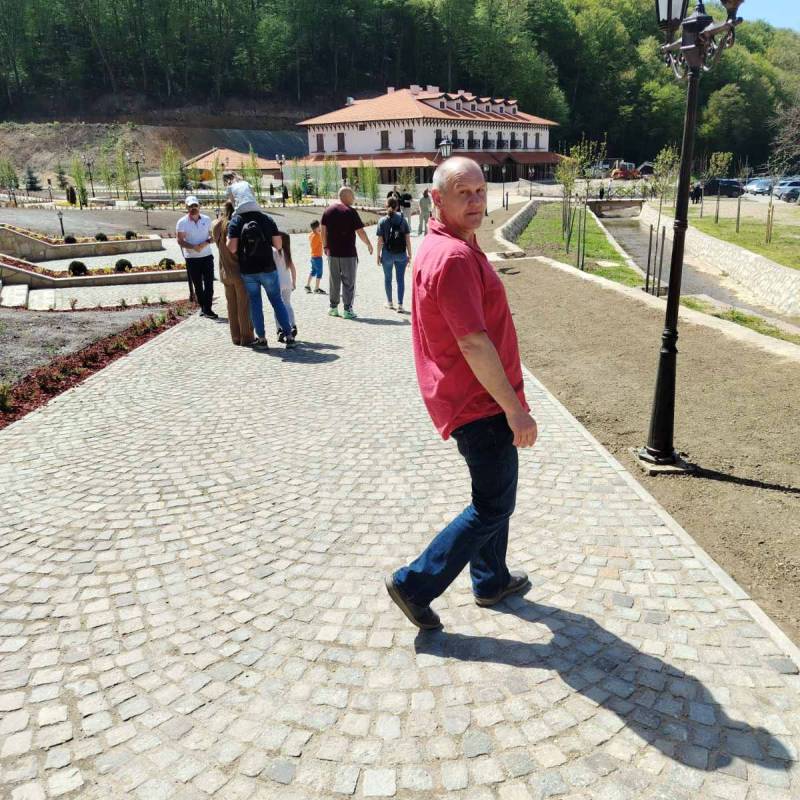Perica, 48, Serbia