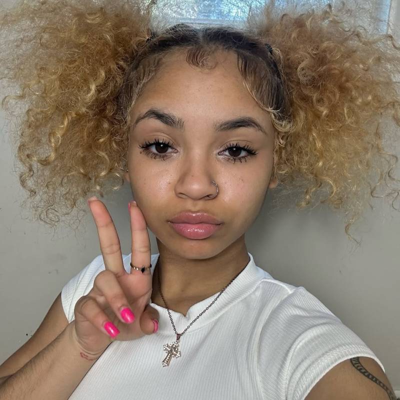 Britney, 22, Peru