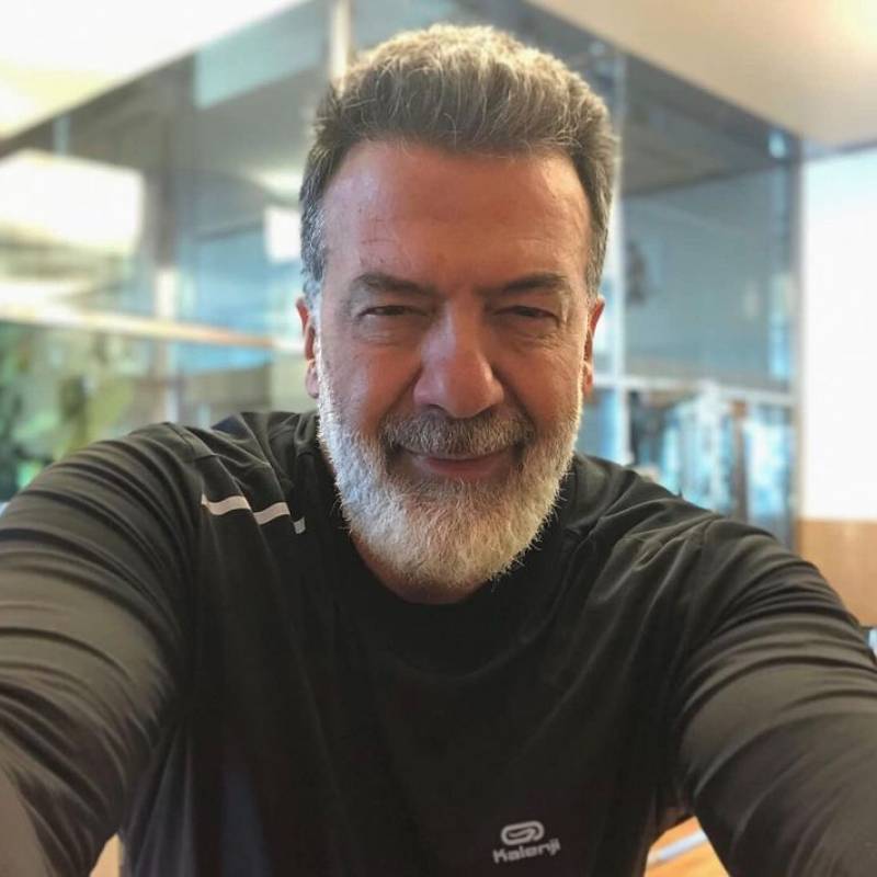 James, 45, Phusro