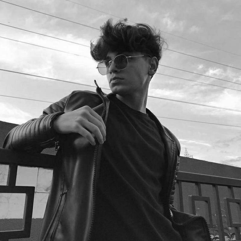 Malik, 22, Yilan