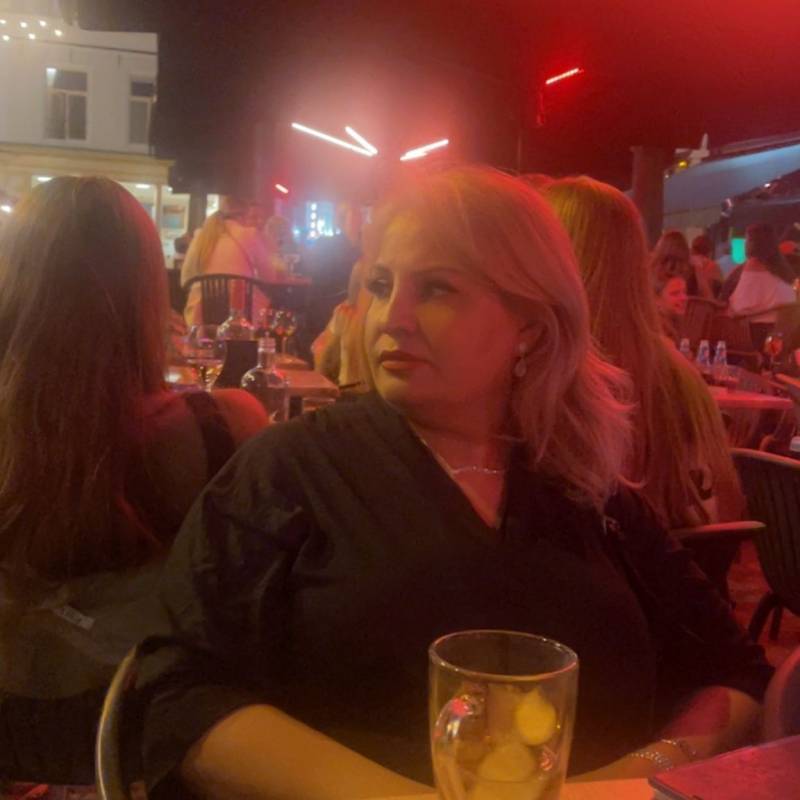 SARAH, 53, Relangi