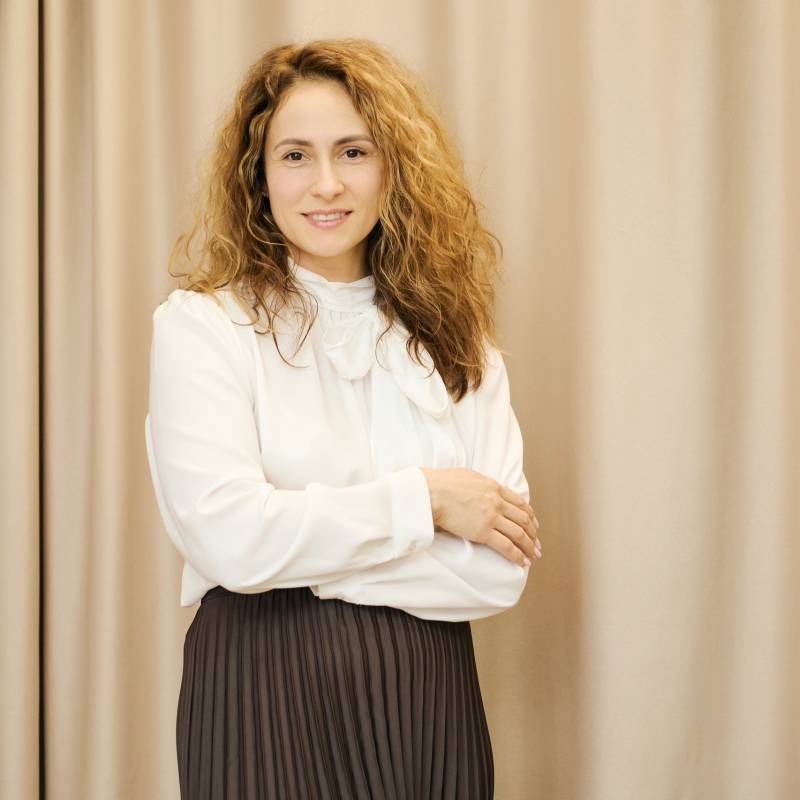 Zlata, 40, Alfaro