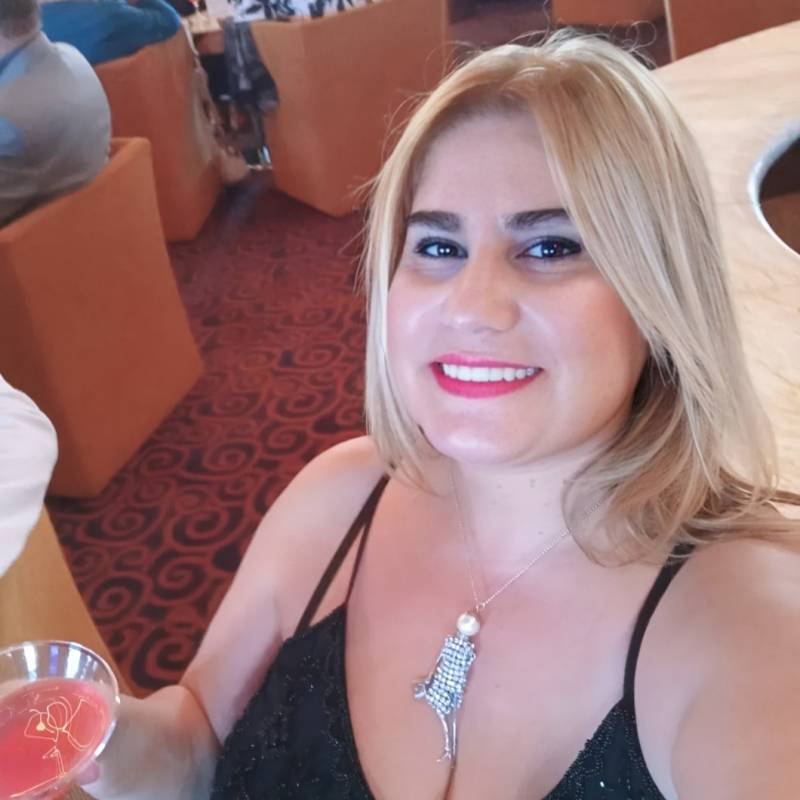 Gloria, 56, Kheredine