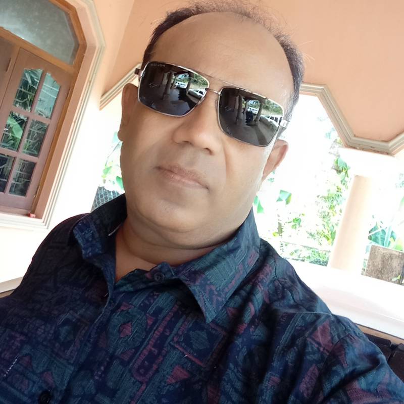 Vidura, 52, Malta