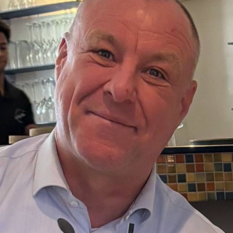 Ikarus, 52, Lohare