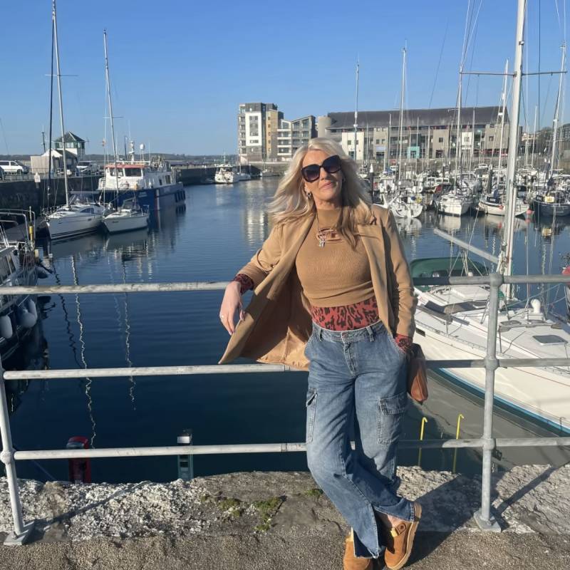 Tania, 45, Australia