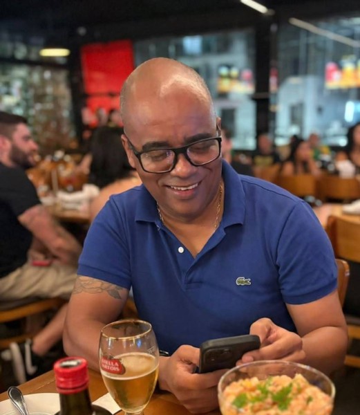 Roberto Carlos, 49, Volketswil