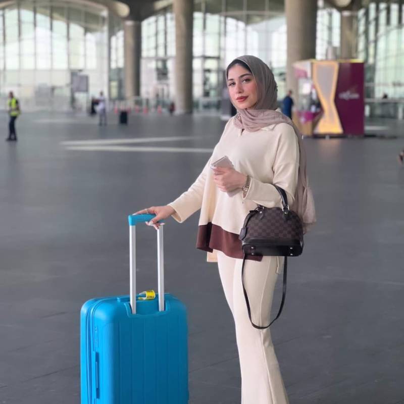 Amira, 32, Midstream