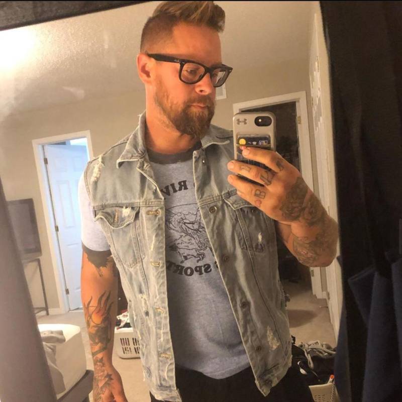 Mr B, 44, Bria