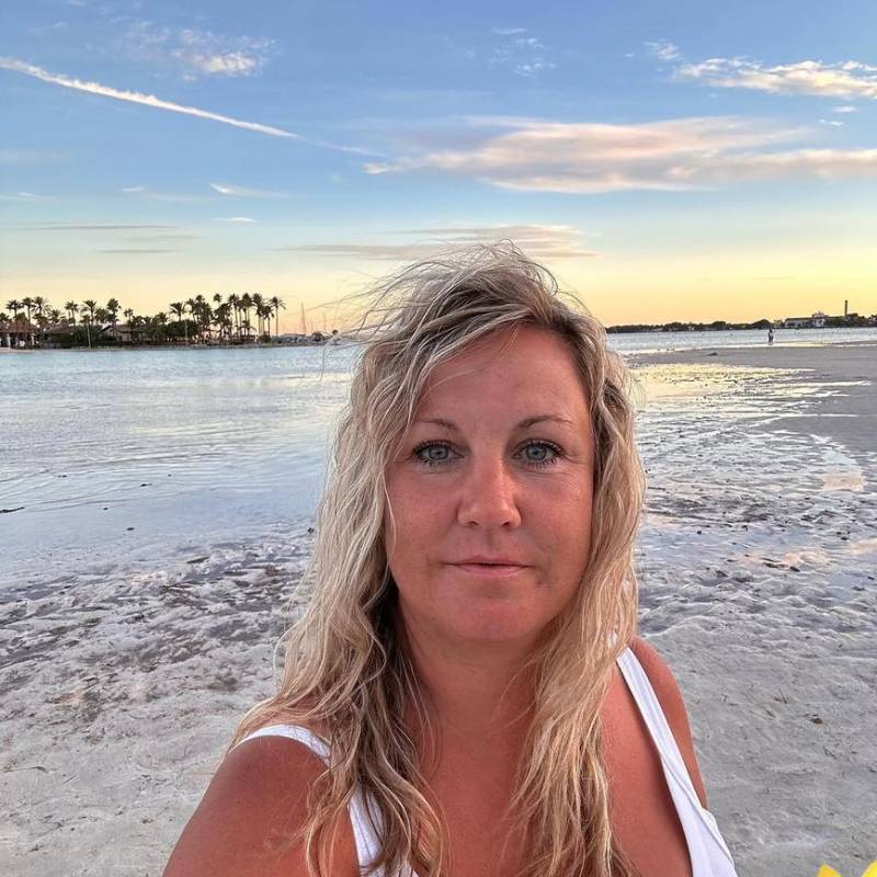 Elizabeth67, 41, Pama