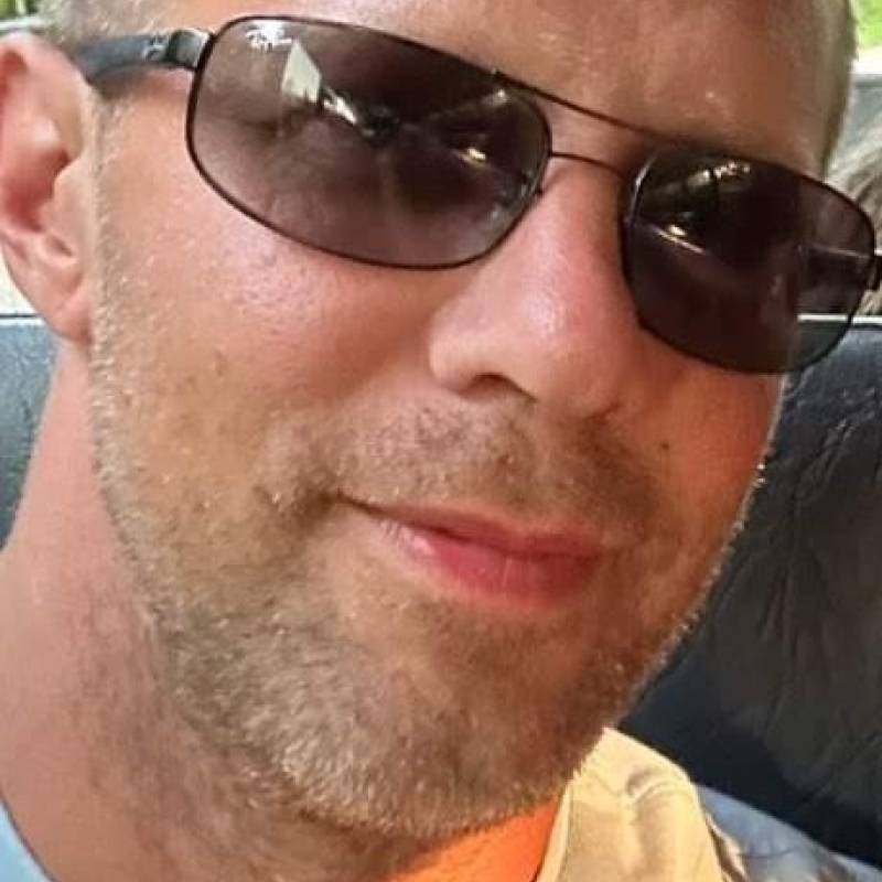 James, 47, Fes