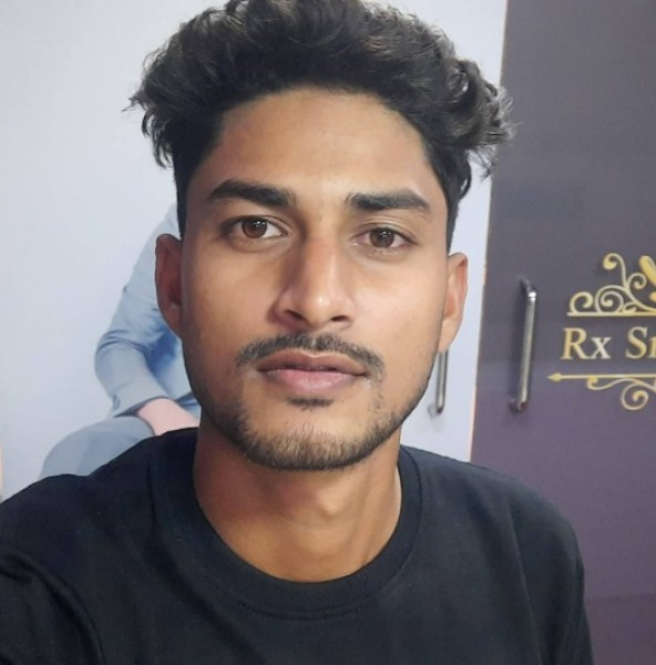 Ayon, 23, Diest