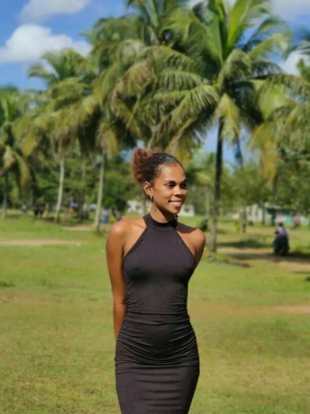 Nadia, 23, Kesli