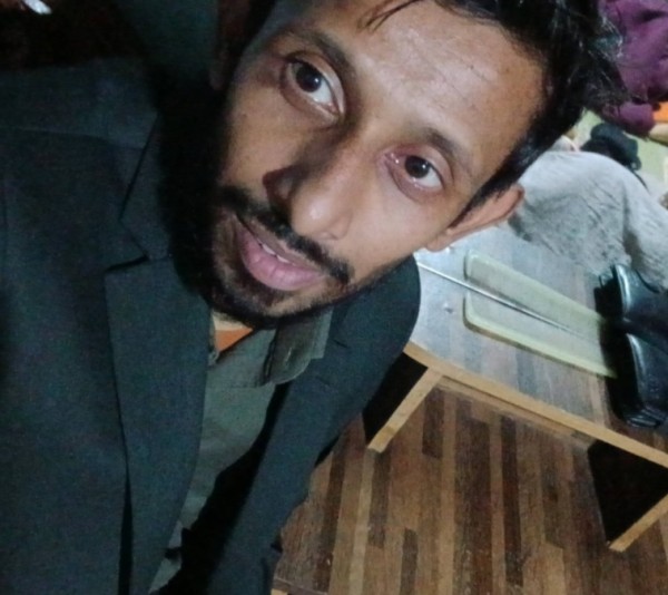 Arif, 34, Taylor
