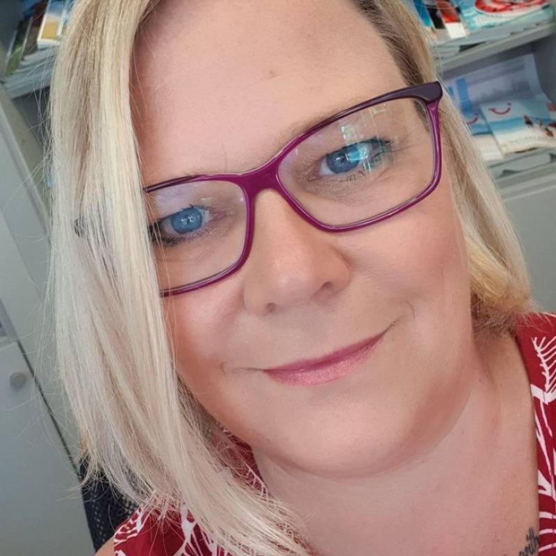 Alexandra Katec, 49, Tenkodogo