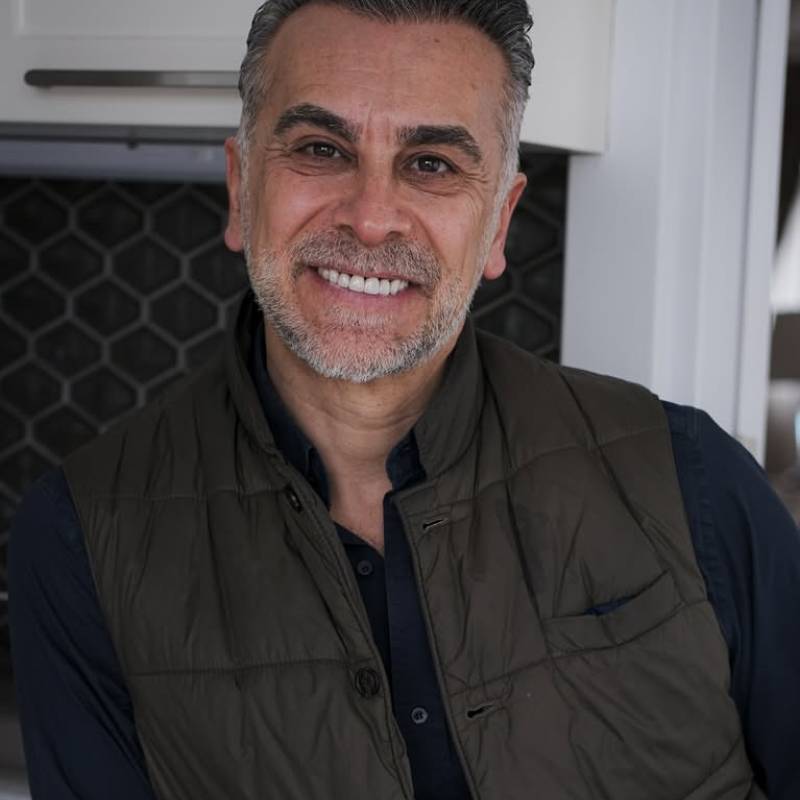 Eric Mike, 61, Mennzel Bou Zelfa
