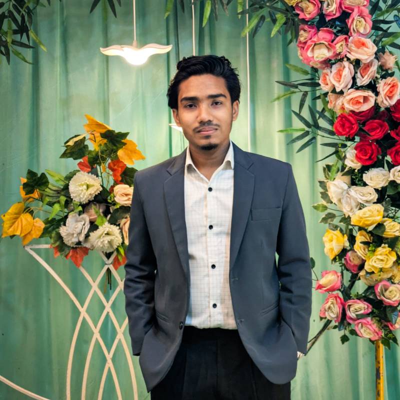 Atik Aslam, 23, Trairi