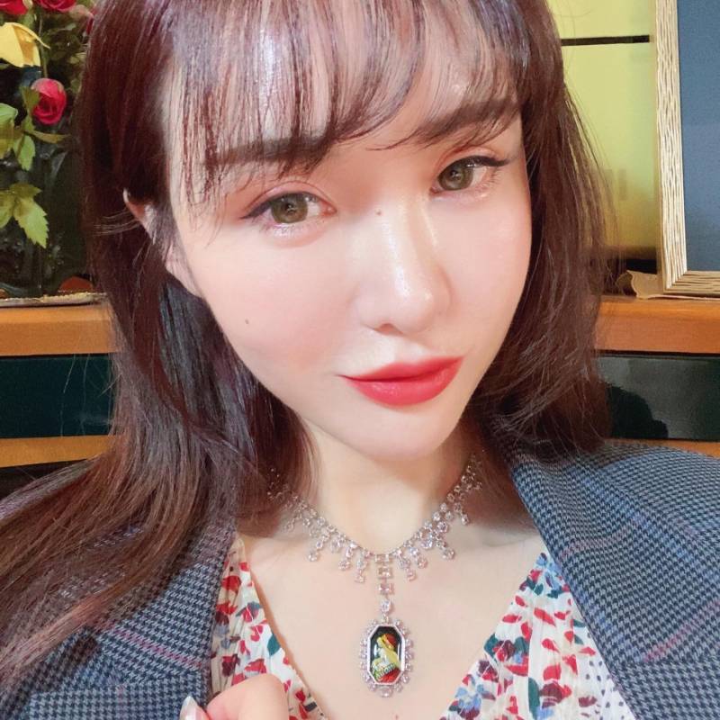 Mika, 37, Punal