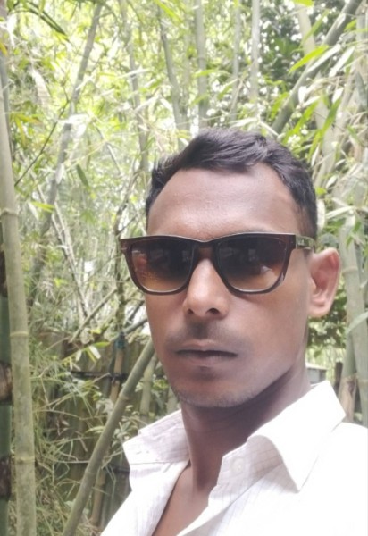 Alom, 25, Sangarbougou