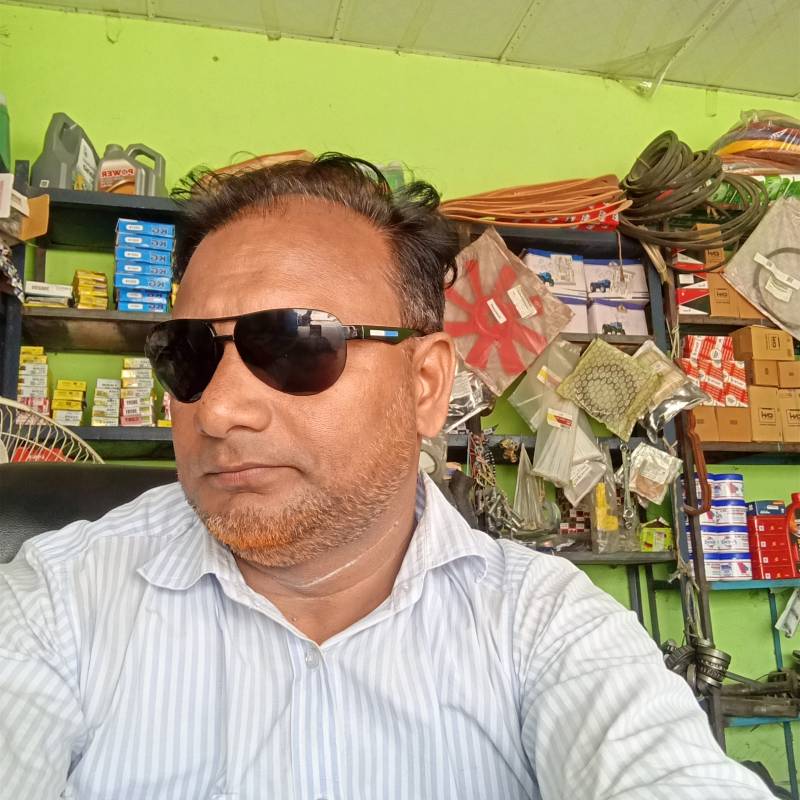Yusof, 41, Caballo