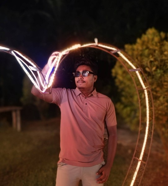 Esmile Hussain Shakil, 26, Independencia