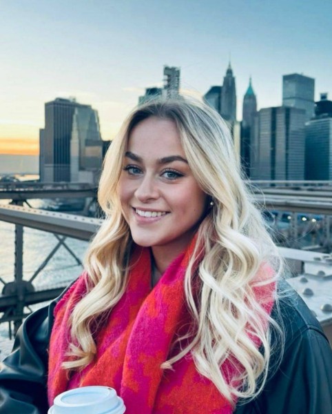 joanne, 49, North Dum
