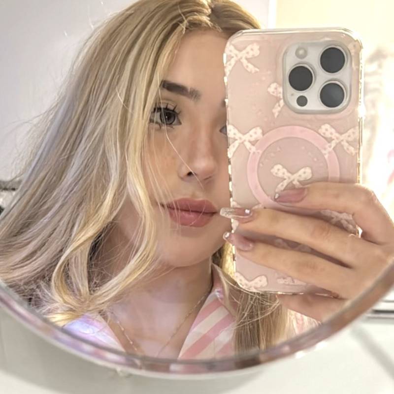 Aurora Bennett, 30, Oui