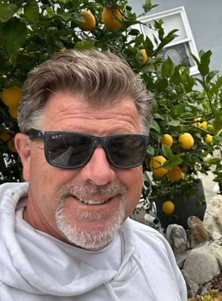 Paul, 57, Magnyleshameaux
