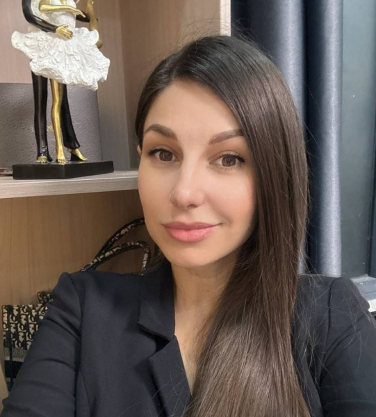 Sofia, 36, Redmond